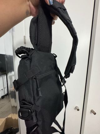 Mochila táctica bandolera negra