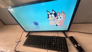 TV Smart 24" Negra