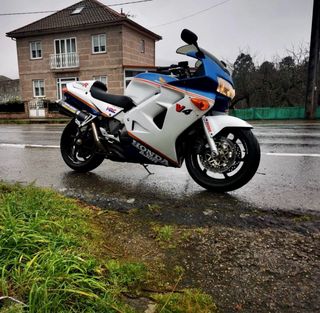 HONDA  VFR 800 Fi - 2001 inyección