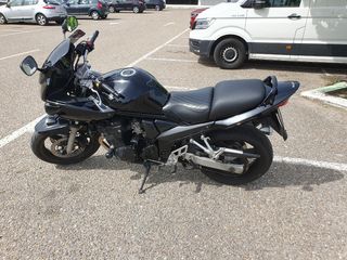 Suzuki Bandit GSF 650 negra