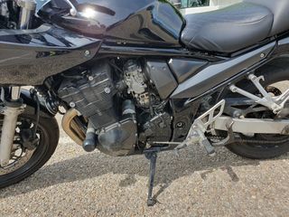 Suzuki Bandit GSF 650 negra