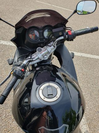 Suzuki Bandit GSF 650 negra