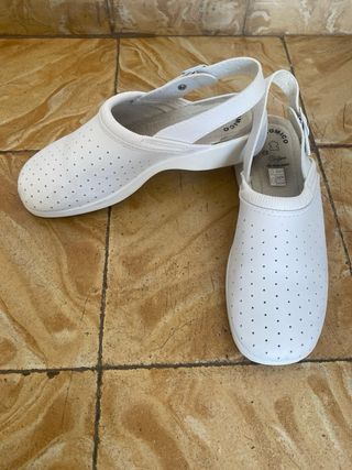 Zapatos sanitarios blancos - Talla 41