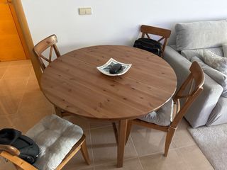 Mesa redonda extensible + 4 sillas