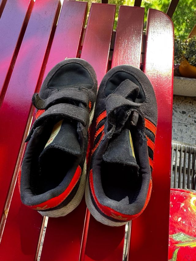 Zapatillas Adidas niño velcro talla 27