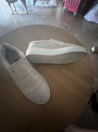 Zapatos planos beige con pedreria