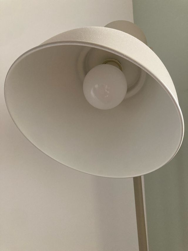 Lámpara pie metal beige