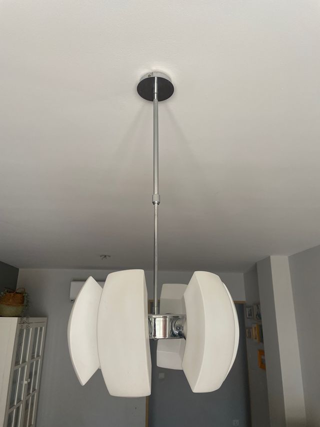 Lámpara moderna salón - blanca y plateada