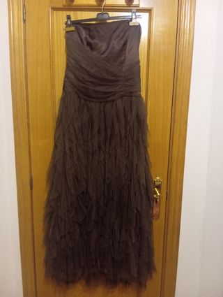 Vestido largo marrón para invitadas de boda