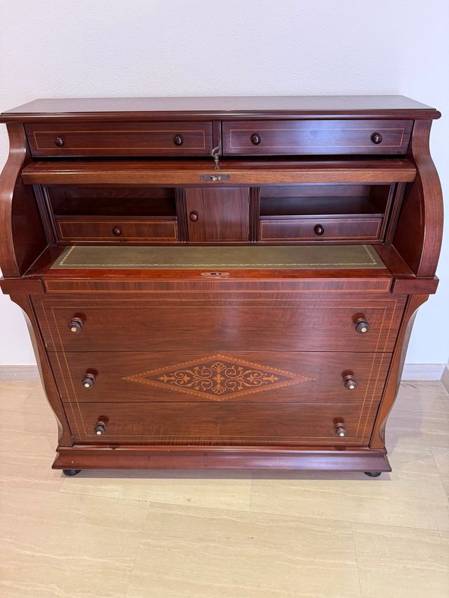 Scrivania e scrivania in legno antico