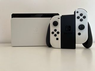 Nintendo Switch OLED blanca + FIFA 23
