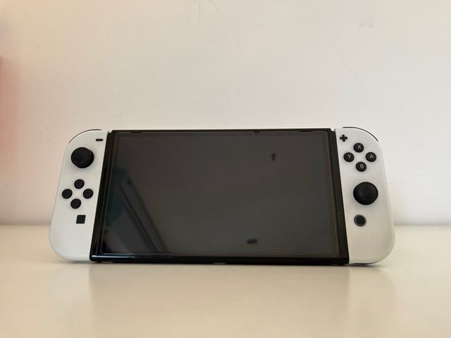 Nintendo Switch OLED blanca + FIFA 23