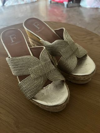 Zapatos cuña FashionEgo dorados