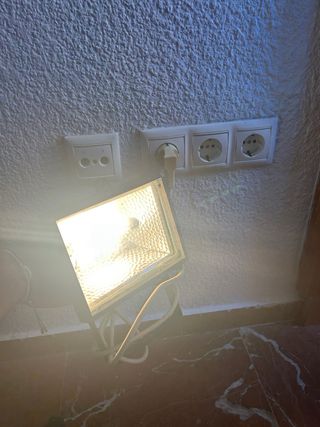 Foco luz antiguo + trípode
