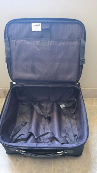 Maleta cabina Swissbags negra
Medidas : 55x40x20