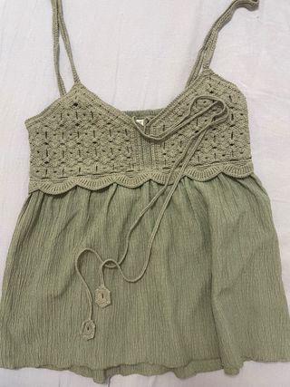 Top Stradivarius verde oliva
