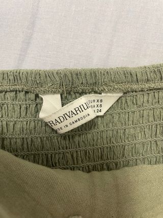 Top Stradivarius verde oliva