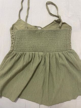 Top Stradivarius verde oliva