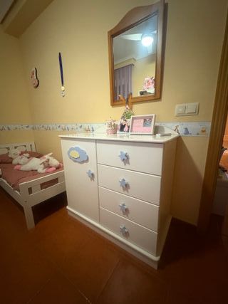 Mobili per bambini bianchi - Culla e cassettiera