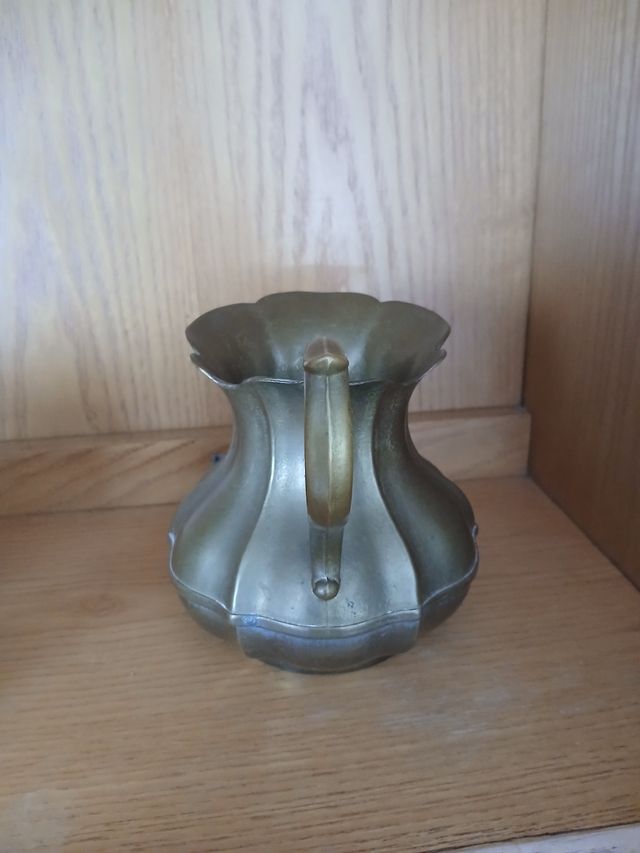 Jarra latón antigua