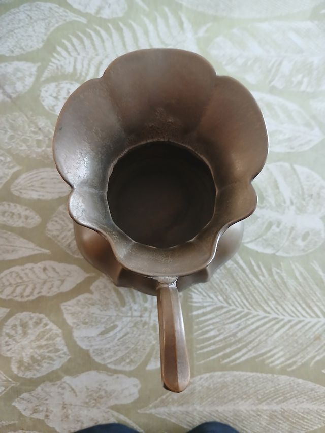 Jarra latón antigua