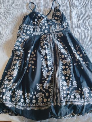Vestido negro corto estampado