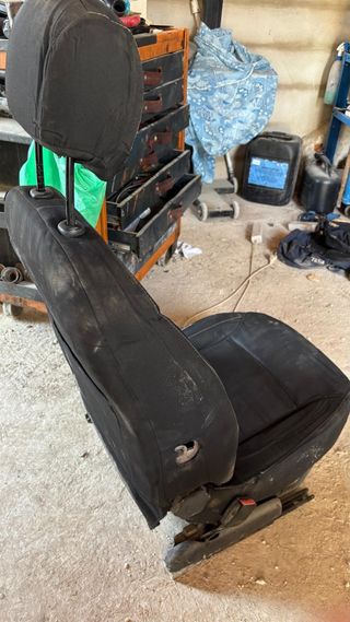 Asiento conductor Dacia Lodgy , tiene reposabrazos