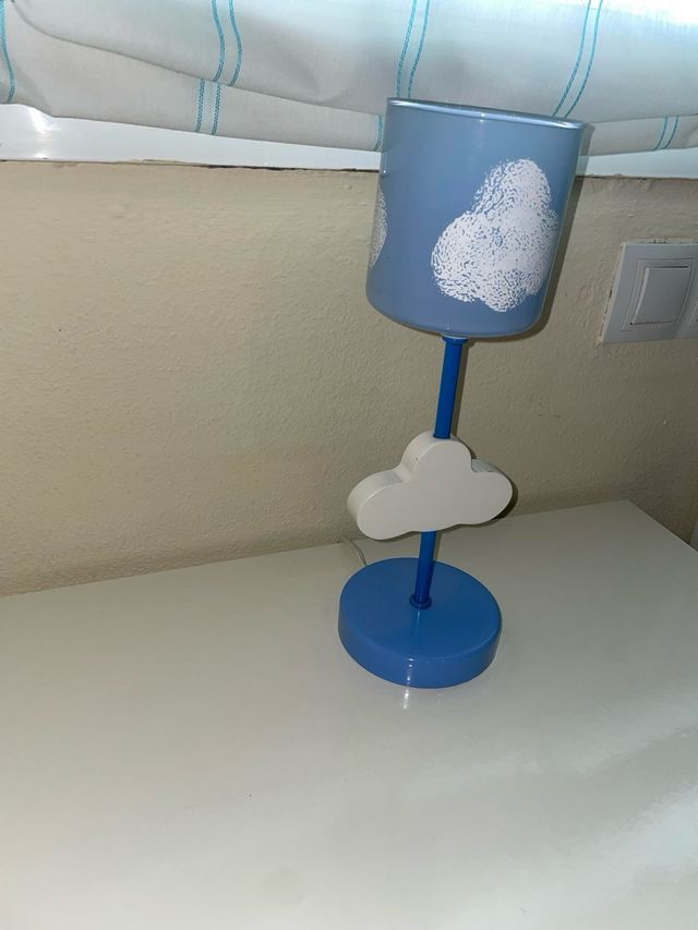 Lámpara infantil y regalos extra