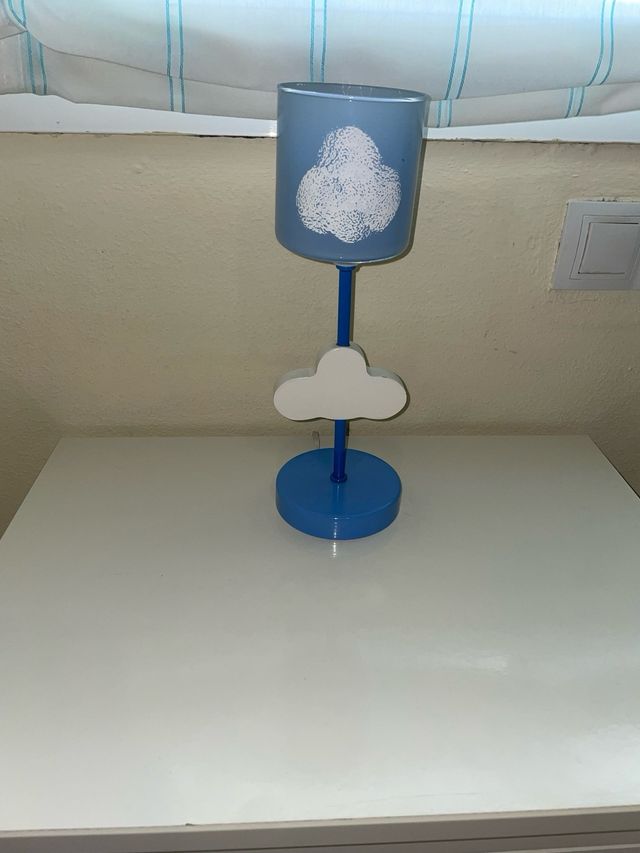 Lámpara infantil y regalos extra