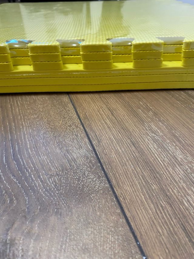 Suelo puzzle goma amarilla
