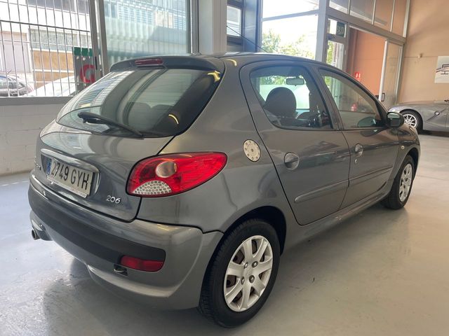 Peugeot 206 + 1.4i 75cv 