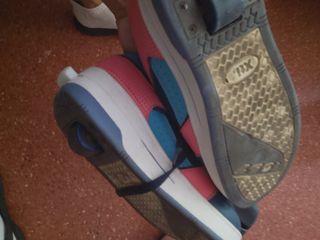 Zapatillas Xti con ruedas - Azul y Rosa