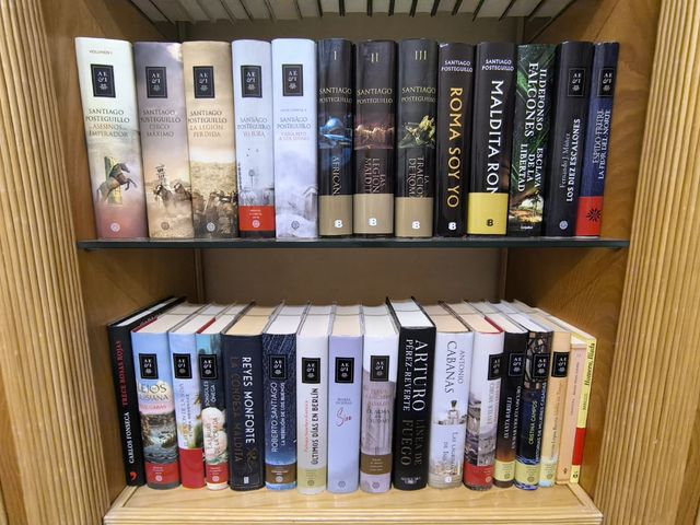 Quedan los 18 libros de la descripción (10-15€/u)