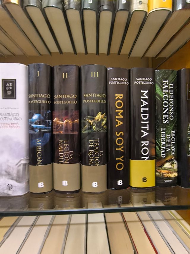 Quedan los 18 libros de la descripción (10-15€/u)