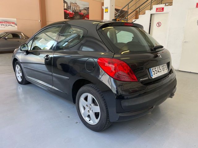 Peugeot 207 1.4i 75cv 