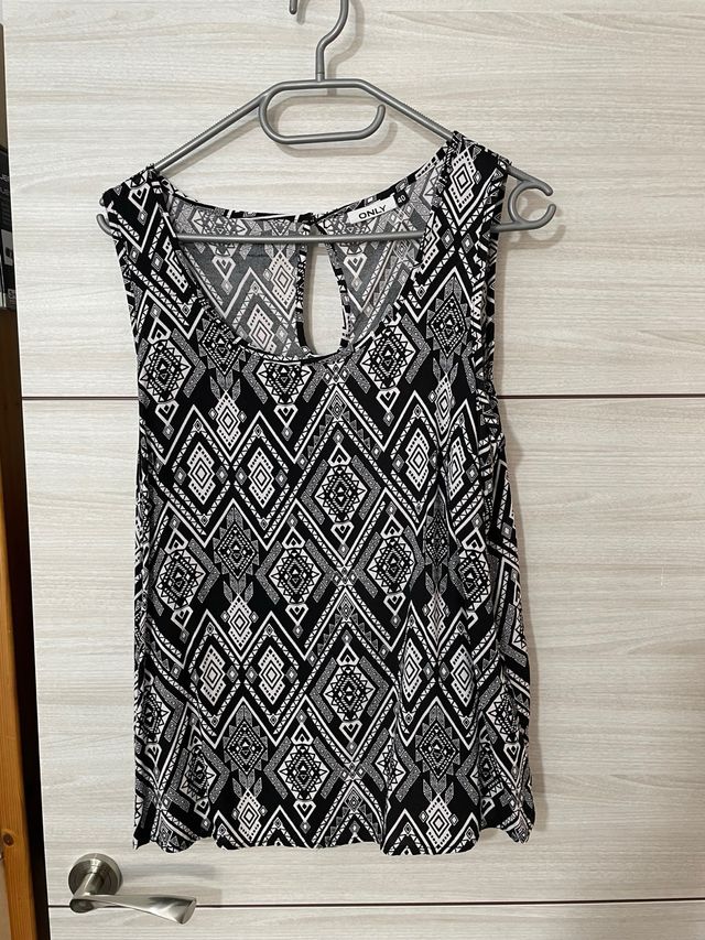 Blusa ONLY - Blanco y Negro