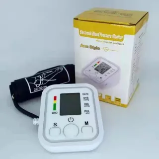 Idropulitrice + spazzola 5 in 1 + misuratore 