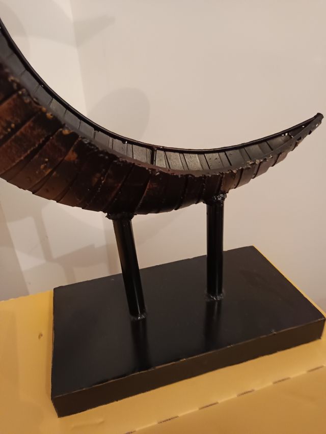 Escultura Luna con Bola.