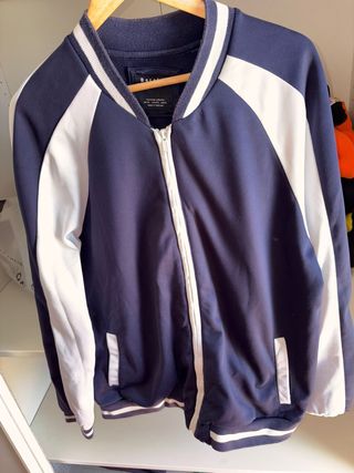 Chaqueta bomber Bershka azul marino