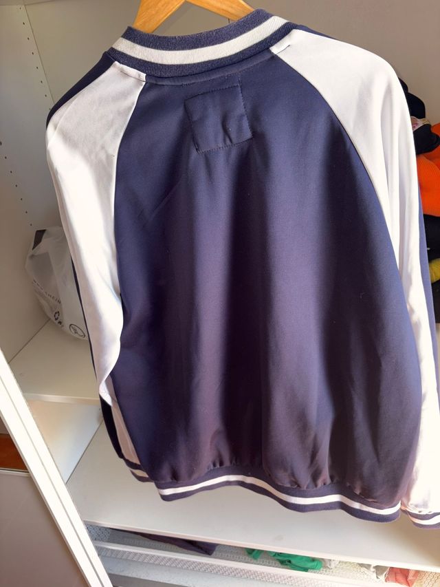 Chaqueta bomber Bershka azul marino