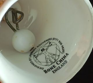 BONITA Y RARA CAMPANA DE PORCELANA FINA, LAMBERT 