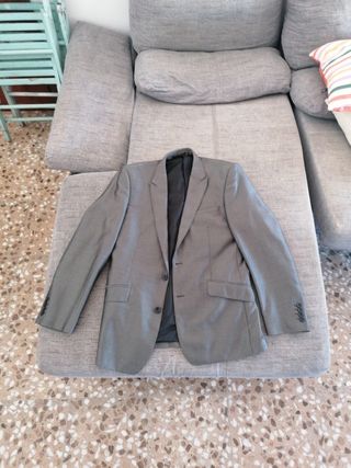 Traje gris completo caballero