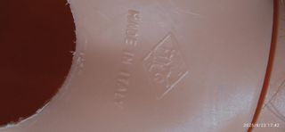 Bambola anni '60 vintage. Abiti eseguiti ad uncine