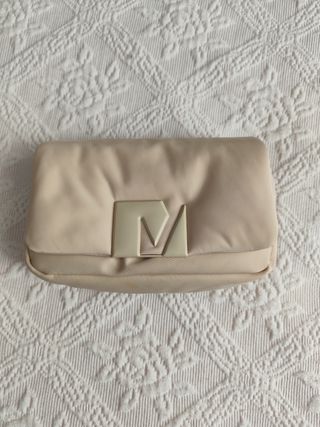 Bolso Mango beige acolchado.