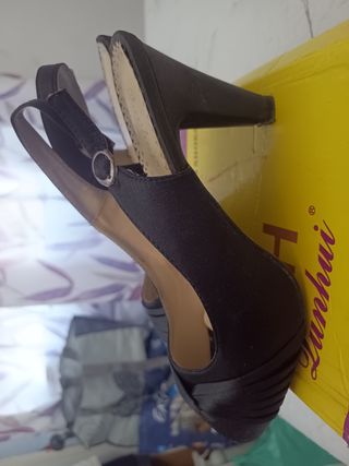 Zapatos negros tacón 41
