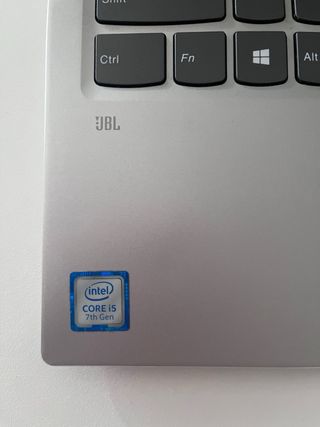 Computer portatile Lenovo Yoga con touch screen argentato