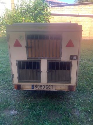 Remolque a medida para caza, espacio para perros..