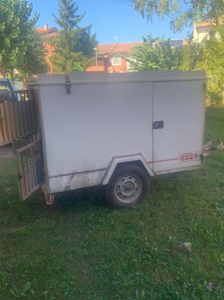 Remolque a medida para caza, espacio para perros..