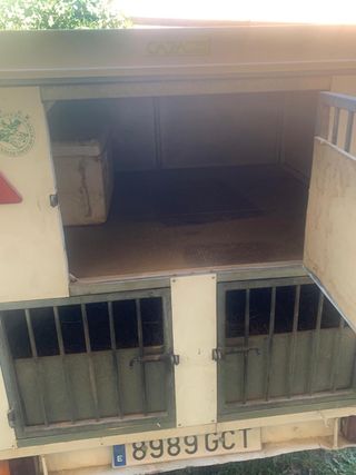 Remolque a medida para caza, espacio para perros..