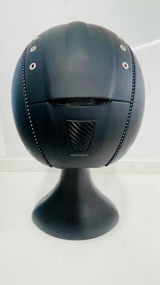 Casco equitación marca Mistral. 